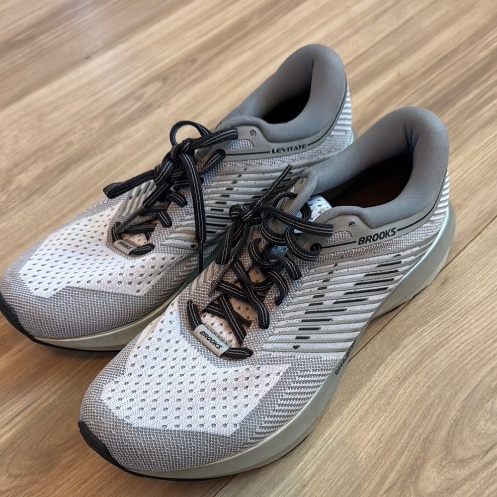Brooks Levitate DNA AMP Gray Silver Running Shoes Women's Size 8M